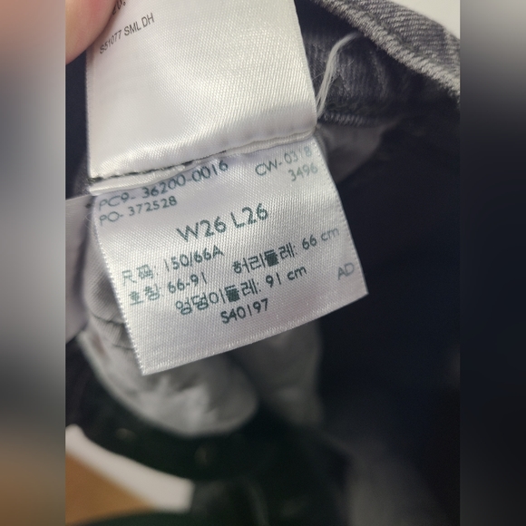 Levi's 501 Women's 26 Gray Studded Premium Denim Cropped straight leg jean - Picture 8 of 8